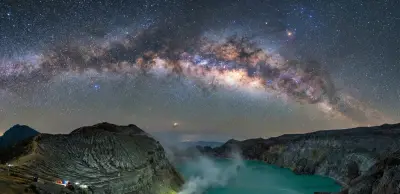 Berburu Milky Way di Kawah Ijen