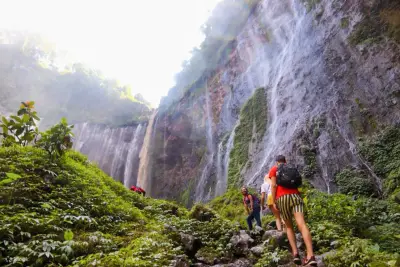 Trekking menuju Goa Tetes