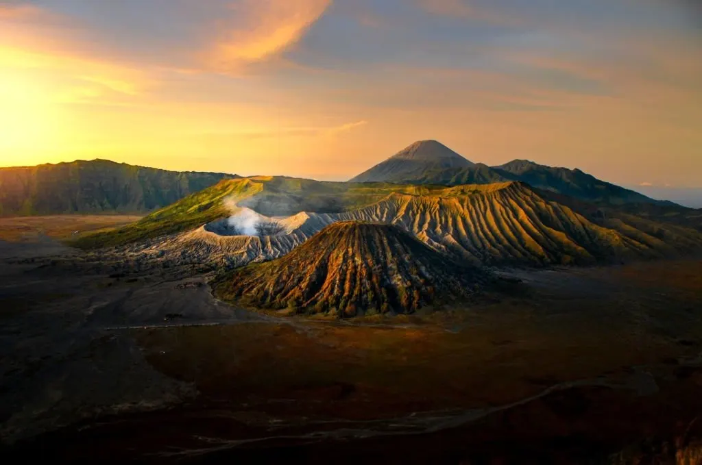 FAQ sunrise Bromo: jam sunrise, suhu dingin, rute dari Malang, dan pilihan tour ke Gunung Bromo Jawa Timur