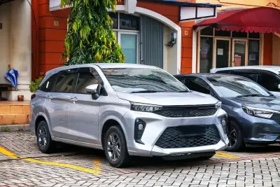 Perbandingan sewa mobil dan motor di Malang