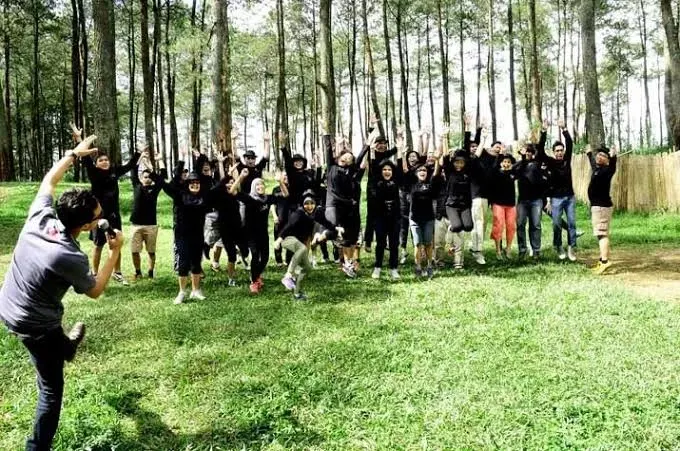 Kegiatan team building perusahaan di Kawah Ijen