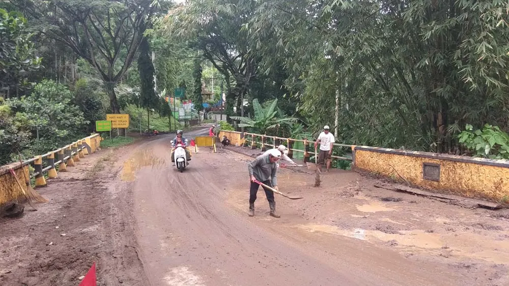 Kondisi jalan menuju Paltuding Kawah Ijen