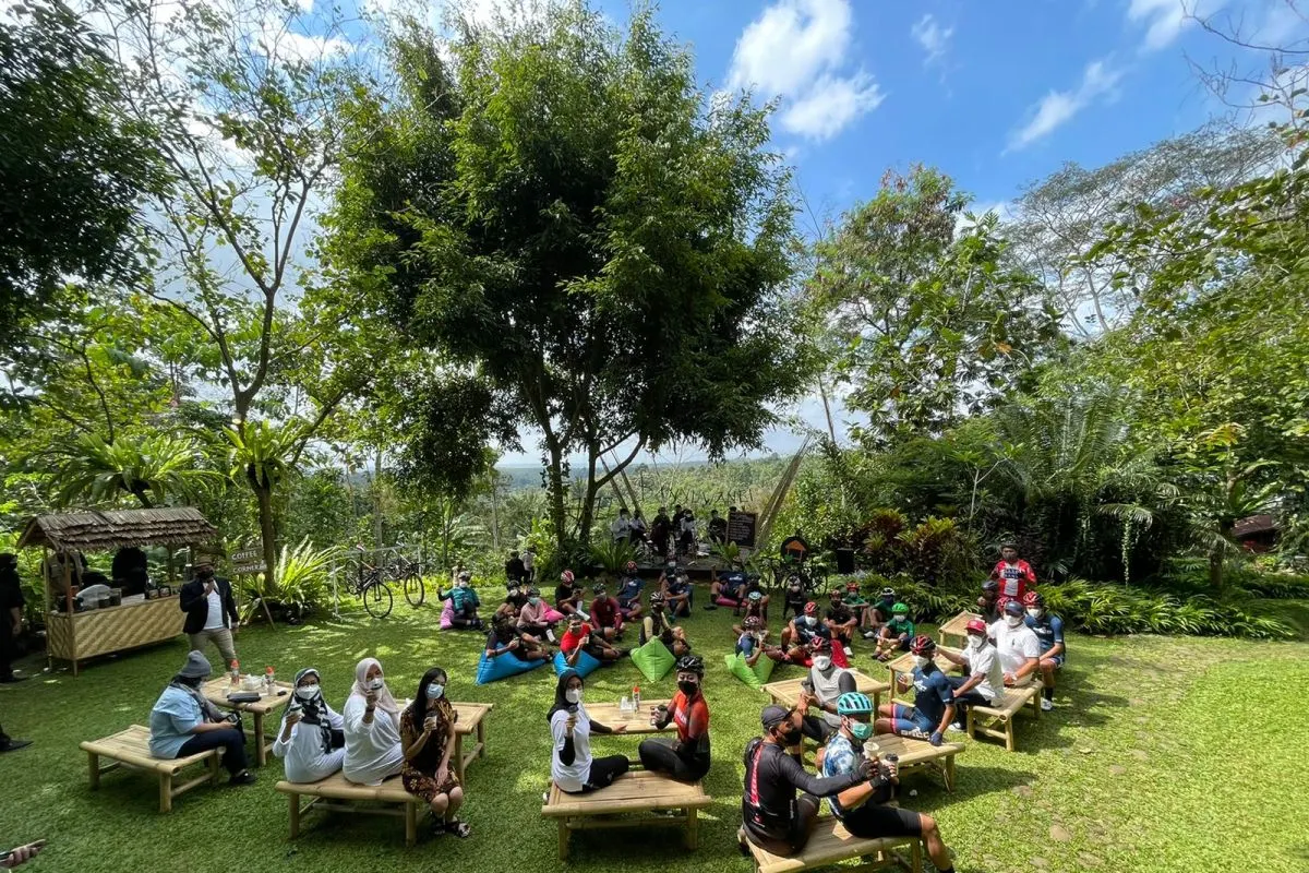 Cafe view pegunungan dekat Kawah Ijen Banyuwangi