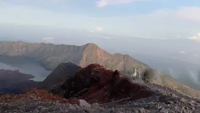 Perbandingan pendakian Kawah Ijen dan Gunung Rinjani