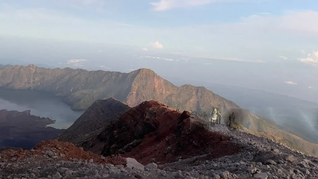 Ijen atau Rinjani? Pilihan Terbaik untuk Pecinta Hiking