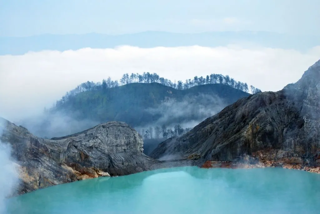 Ketika Kabut Menjadi Sahabat dan Musuh Wisatawan Kawah Ijen
