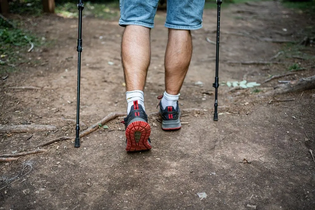 Sepatu dengan grip bagus di jalur pendakian Kawah Ijen
