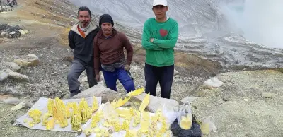 Produk belerang khas Kawah Ijen Banyuwangi