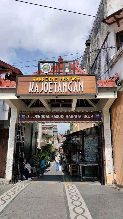 Gapura masuk Kampung Heritage Kajoetangan di kawasan Kayutangan, pusat kota Malang