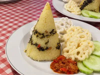 Nasi Mamong, nasi kerucut khas Bondowoso di jalur wisata Bromo-Ijen