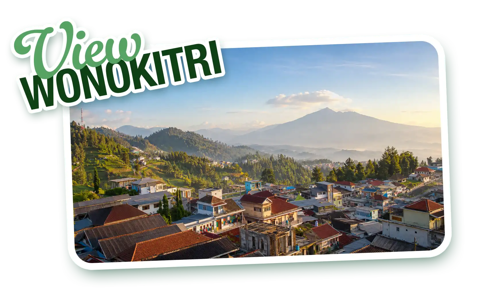 Pemandangan desa Wonokitri dari ketinggian dengan atap rumah di lereng dan latar pegunungan, jalur menuju Bromo dari arah Pasuruan dan Surabaya