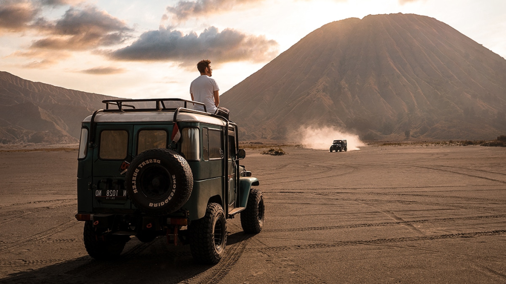 paket wisata bromo terbaik bersama travel service