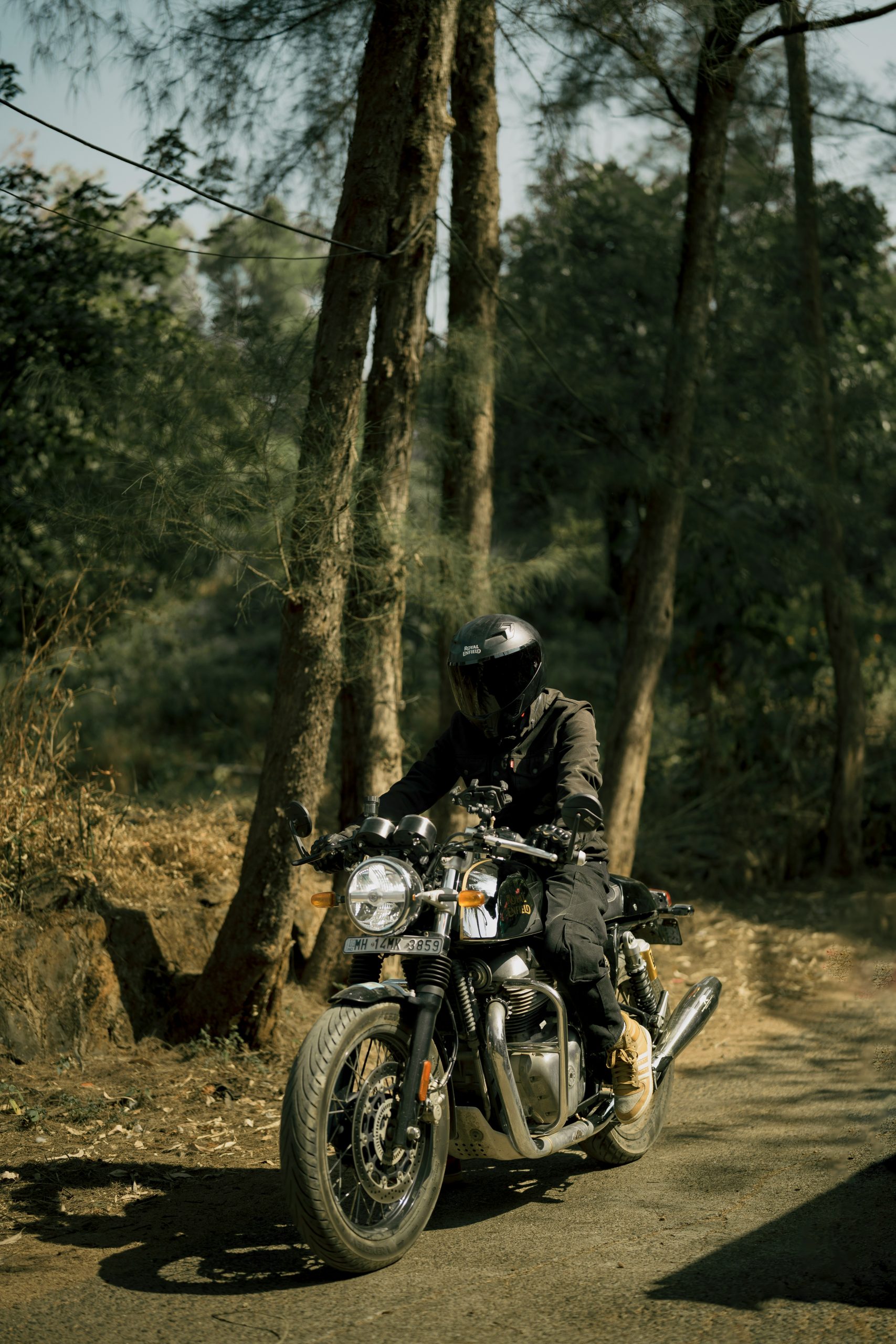 panduan wisata Air Terjun Tumpak Sewu dengan suasana air terjun bertingkat di Lumajang