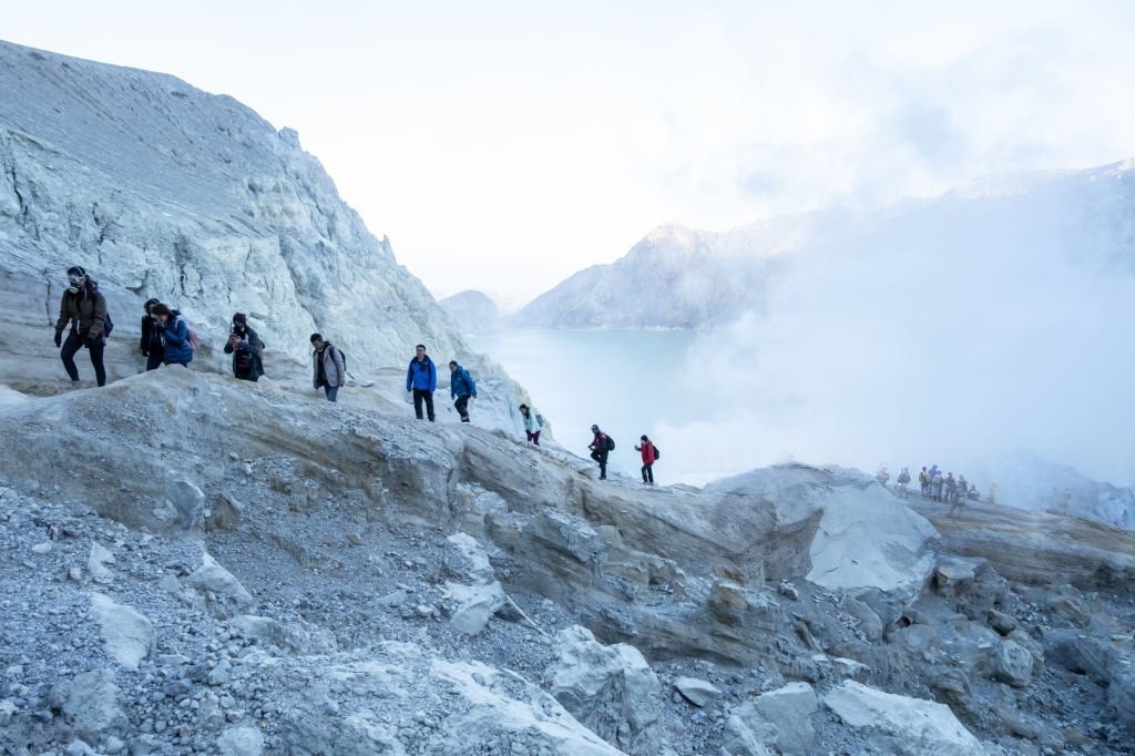 Pendakian Kawah Ijen saat subuh