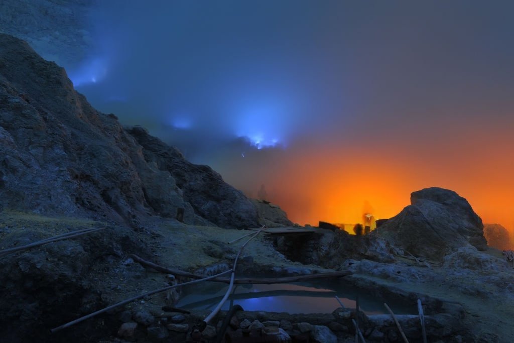 Blue Fire Kawah Ijen untuk edukasi anak-anak