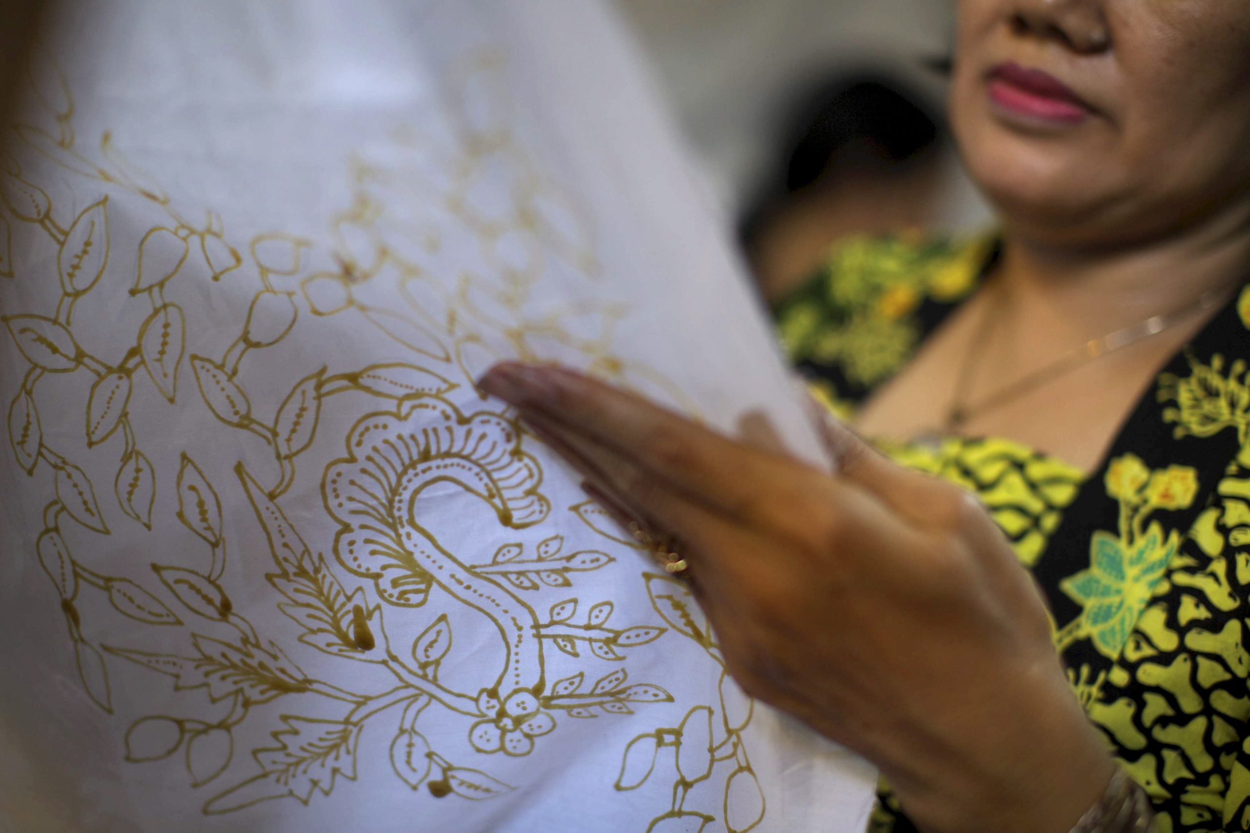 Proses pembuatan batik tradisional Banyuwangi