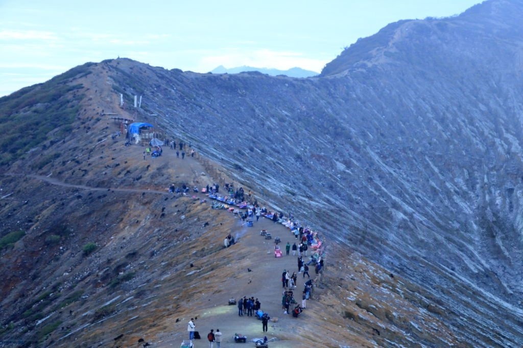 Suasana jalur pendakian Kawah Ijen