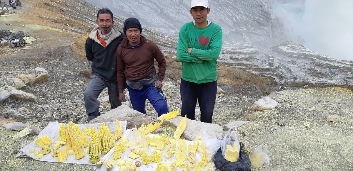 Produk belerang khas Kawah Ijen Banyuwangi